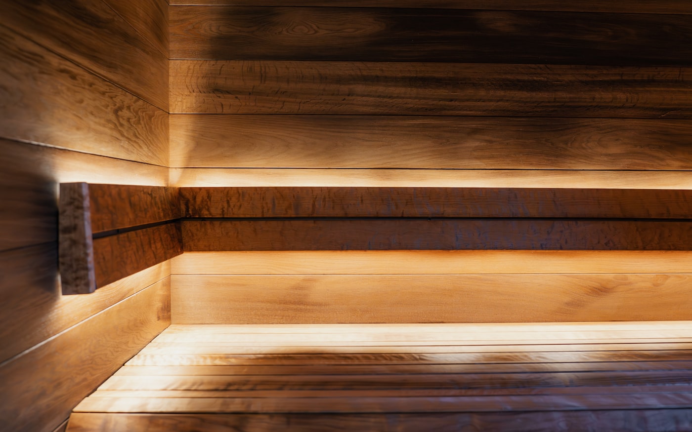 Теплая деревянная банная среда